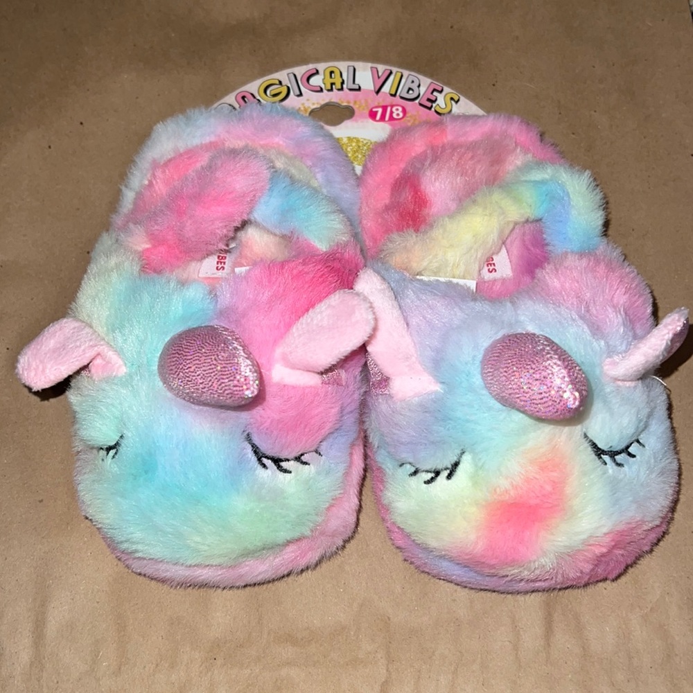 HP!🦄 Magical Vibes unicorn plush faux fur slippers NWT kids size 7/8 pastel
